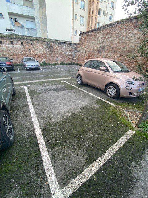 Location parking/box 9 m²