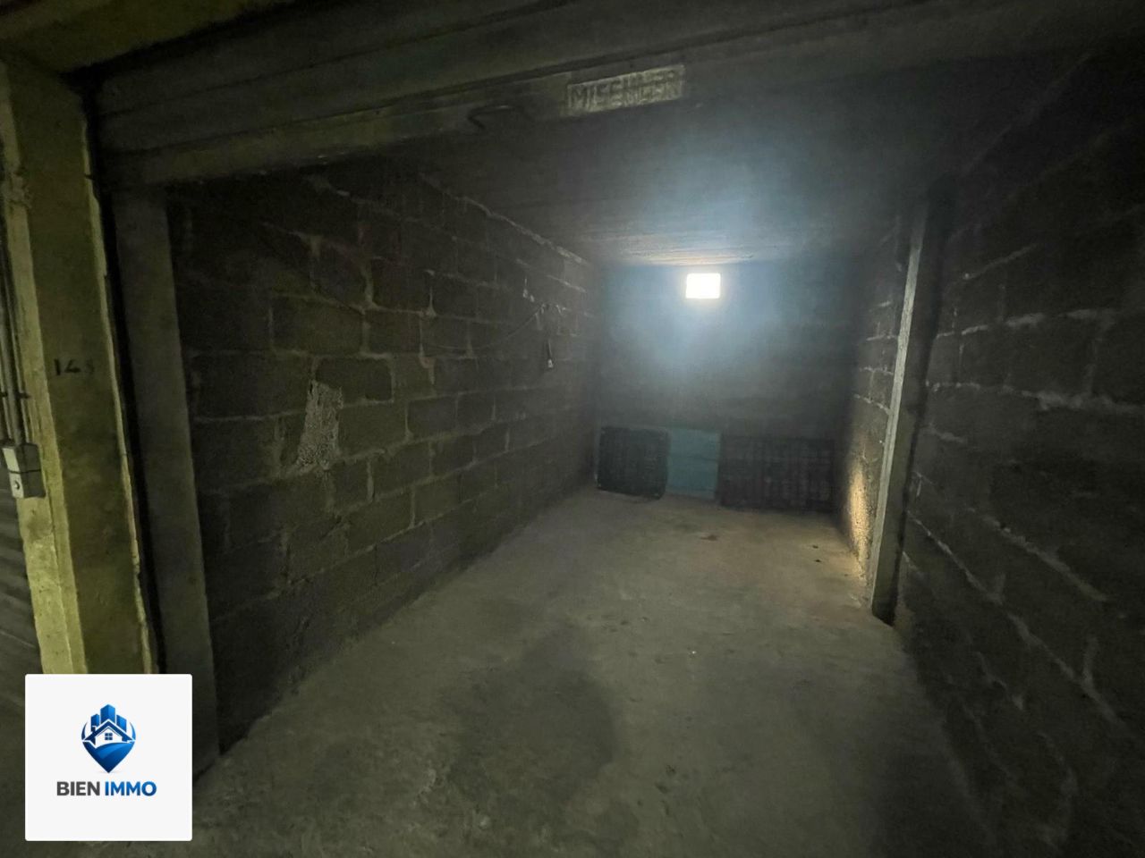 Location Parking/ Box