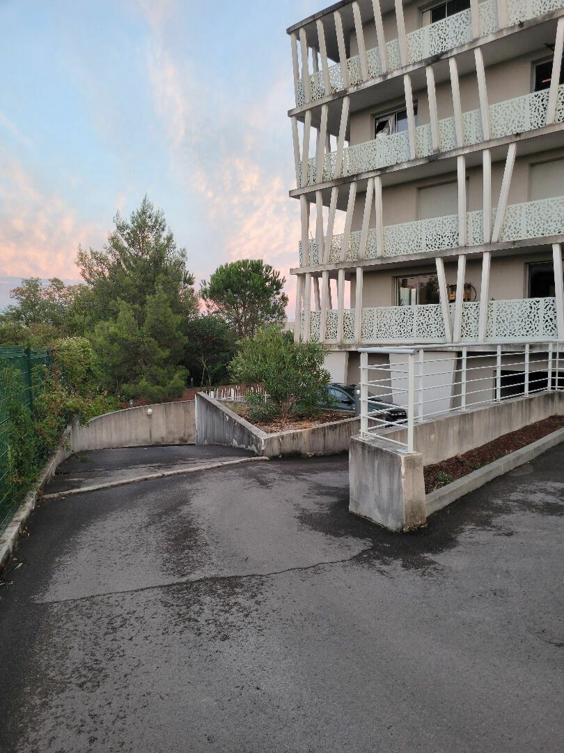 Location Parking/ Box