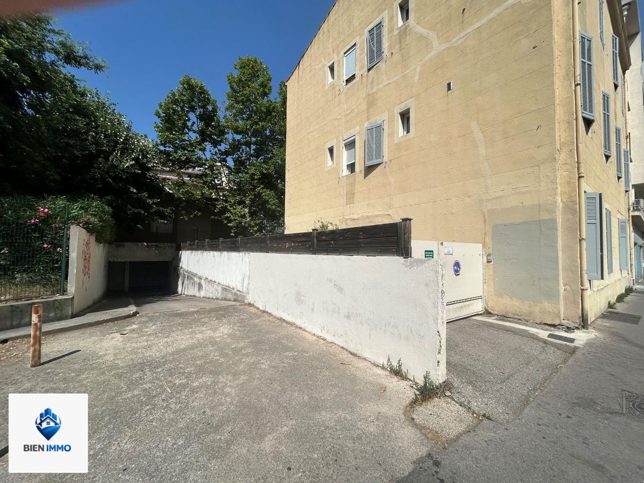 Location Parking/ Box