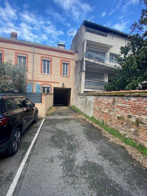 Location Parking/ Box