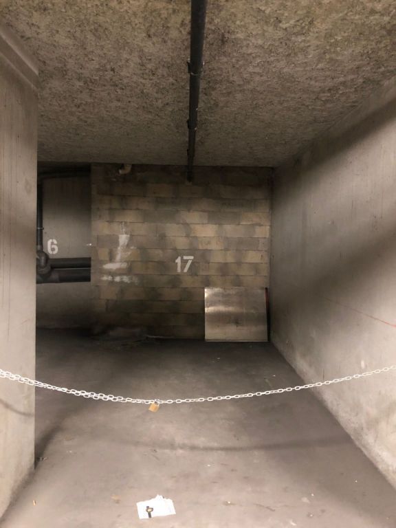 Location Parking/ Box