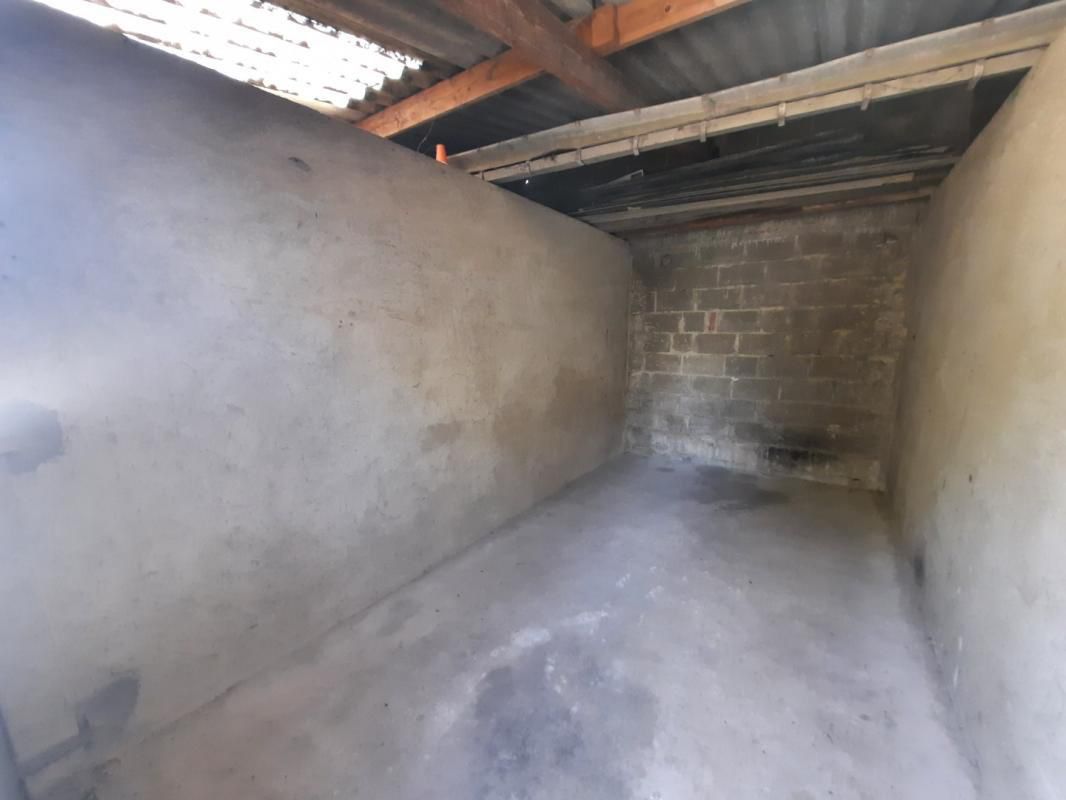 Location Parking/ Box